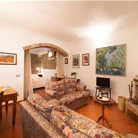 A selection of 2-3 bedroom apartments with shared pool near Florence, Sleeps 4-6